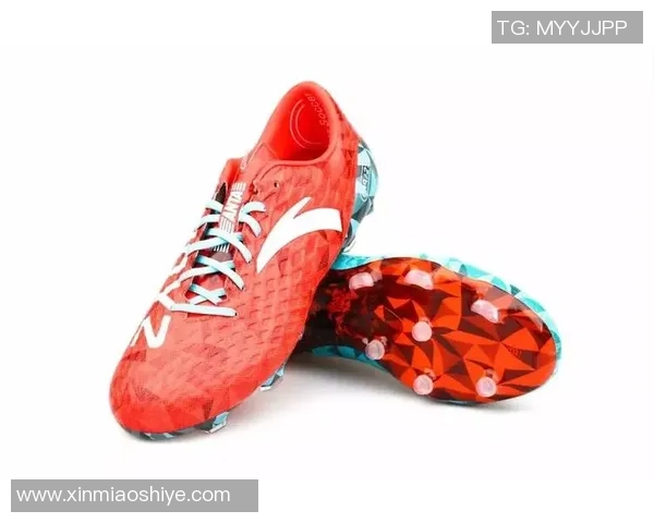 与足球明星联名推出的限量版产品引发潮流热议 与足球明星联名推出的限量版产品引发潮流热议