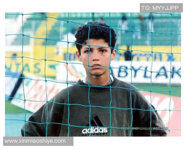 从稚嫩面庞到绿茵传奇 各大足球明星童年照片回顾