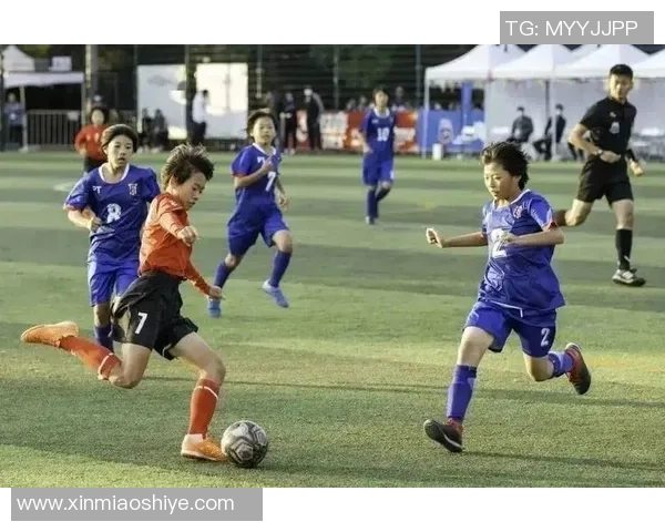 以足球球星挂图点亮热血青春激发运动激情与无限梦想 以足球球星挂图点亮热血青春激发运动激情与无限梦想