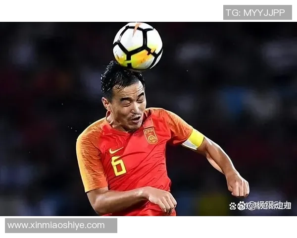 用足球作别老将泪洒绿茵场致敬拼搏岁月铭记传奇风采